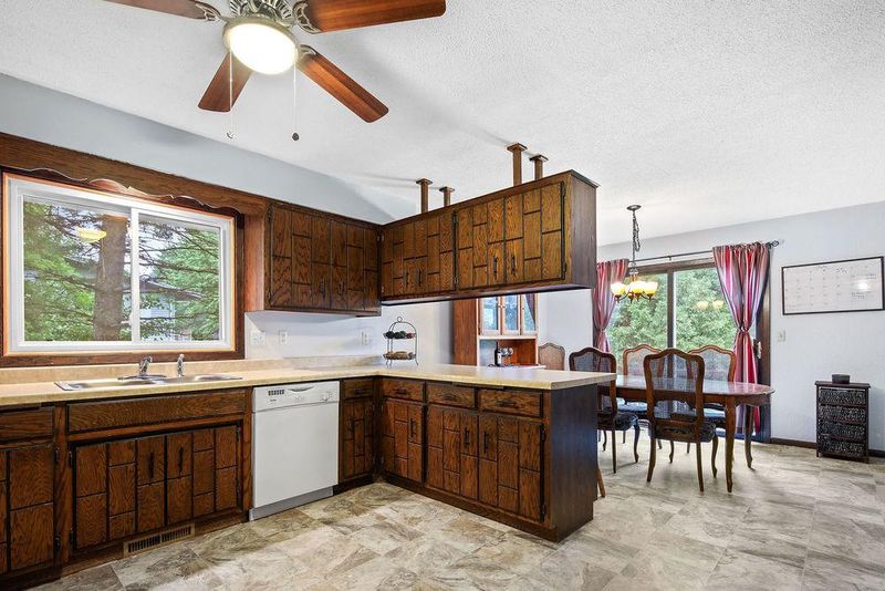 916 Brenda Lee Dr, Saint Cloud, MN 56303