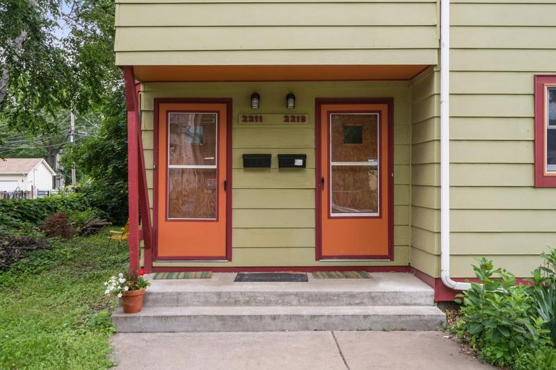 2213 10th Ave S, Minneapolis, MN 55404