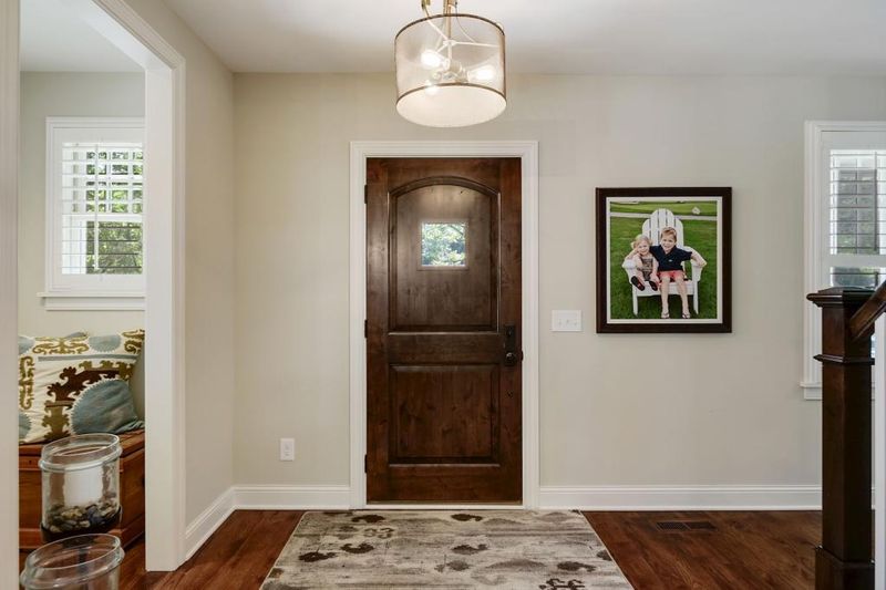 112 Oakwood Rd, Hopkins, MN 55343