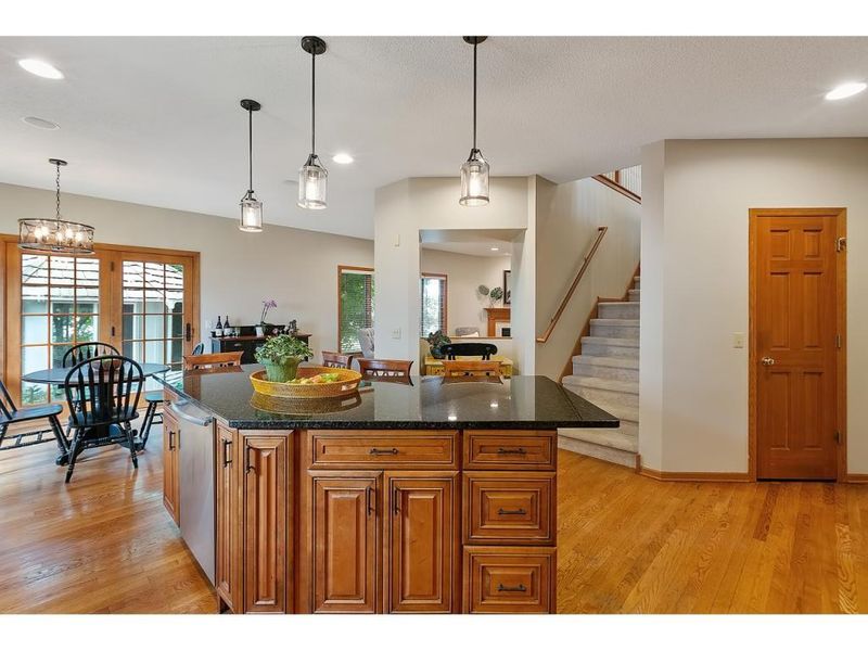 17842 Cascade Dr, Eden Prairie, MN 55347
