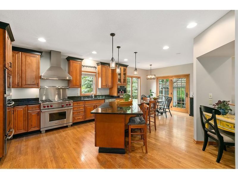 17842 Cascade Dr, Eden Prairie, MN 55347