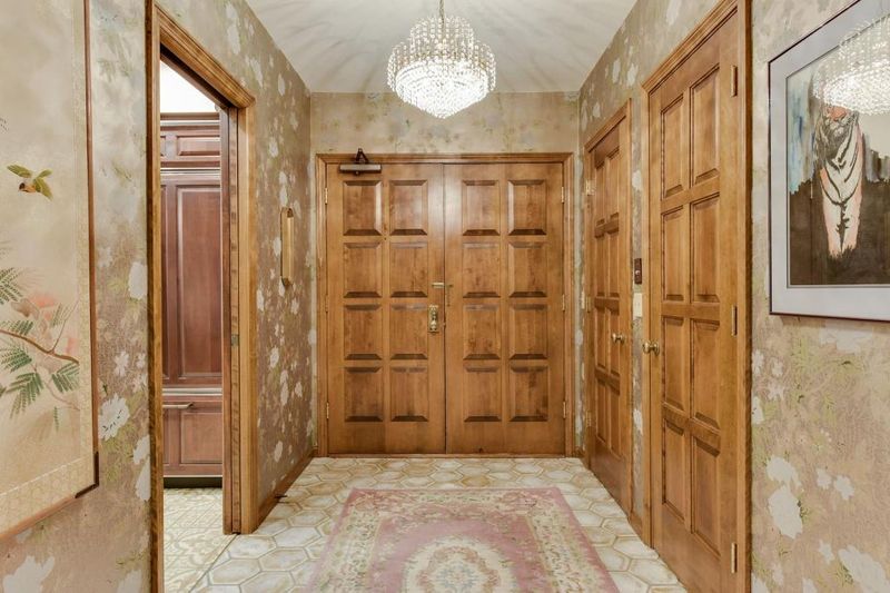 6105 Eden Prairie Rd #31, Edina, MN 55436
