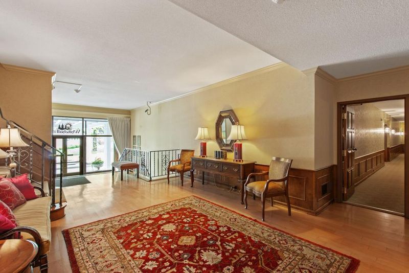 6105 Eden Prairie Rd #31, Edina, MN 55436