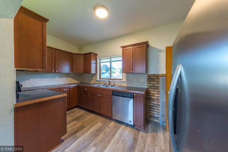 1024 Rose Ave E, Saint Paul, MN 55106