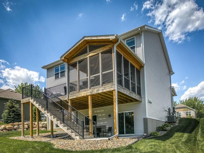 8225 151st St, Savage, MN 55378