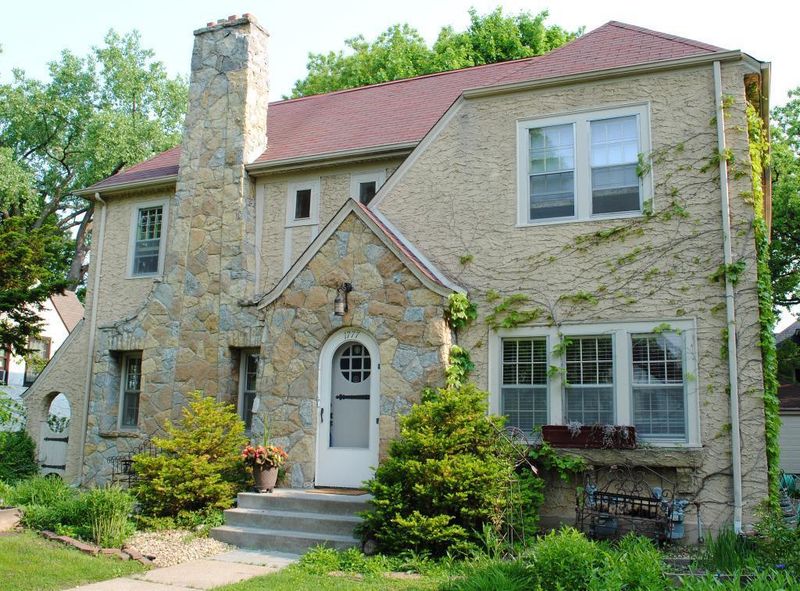 1777 Princeton Ave, Saint Paul, MN 55105