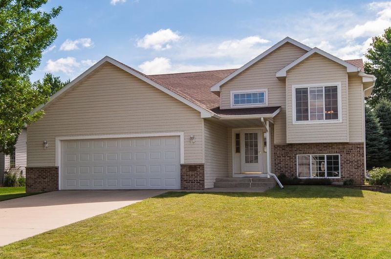 6040 Shetland Dr NW, Rochester, MN 55901