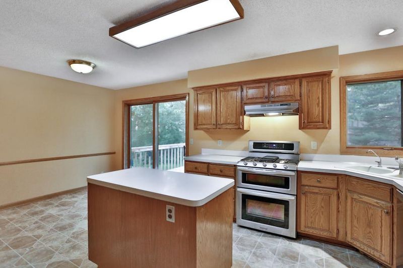678 Lake Pine Dr, Shoreview, MN 55126