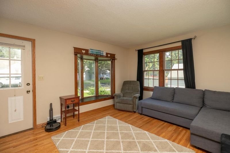 1216 6th Ave NW, Rochester, MN 55901
