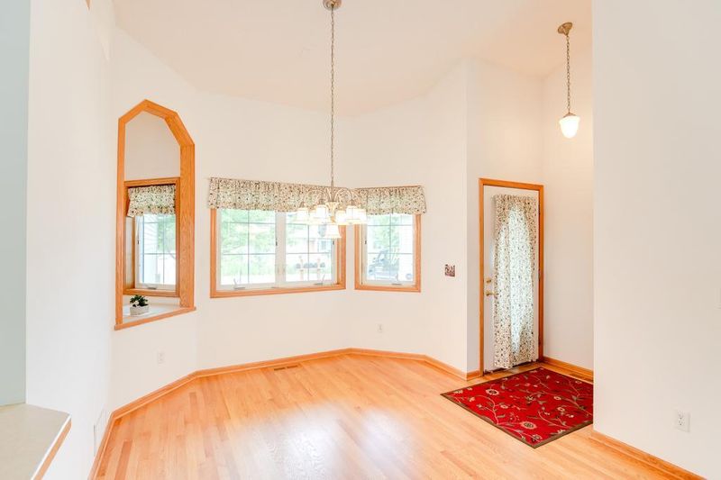 1110 Beaver Creek Pw, Maplewood, MN 55119