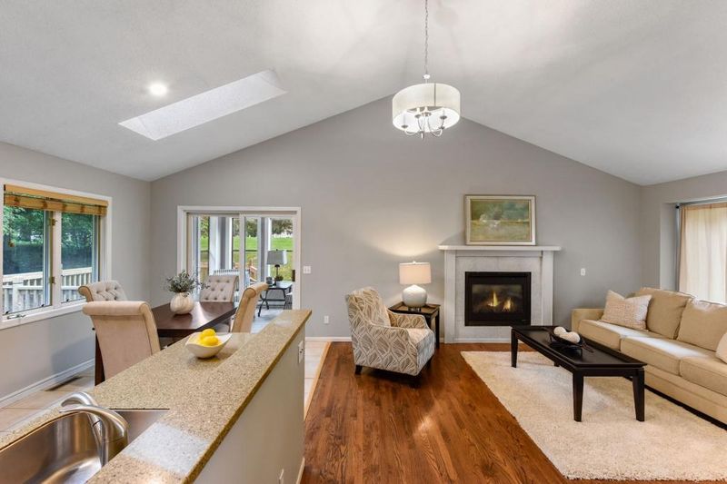 16700 Weston Bay Rd, Eden Prairie, MN 55347