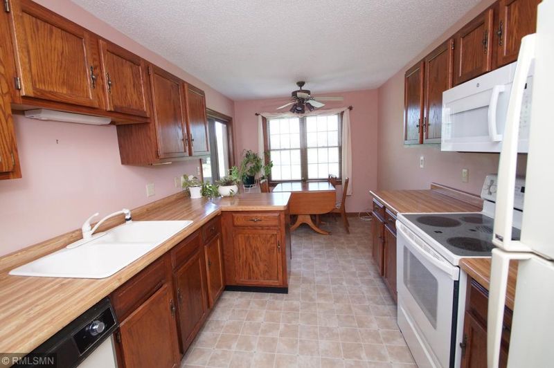 4275 Oakmede Ln #63B, White Bear Lake, MN 55110