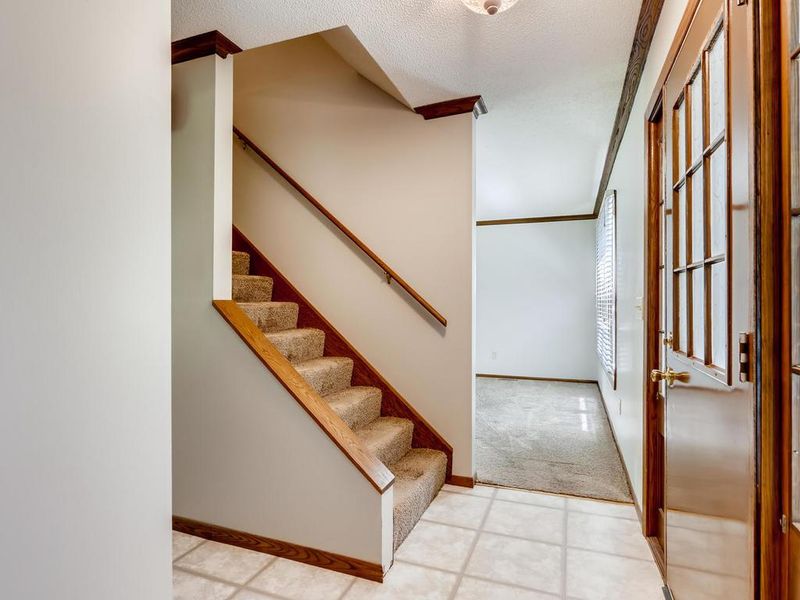 6150 Upper 44th St N, Oakdale, MN 55128