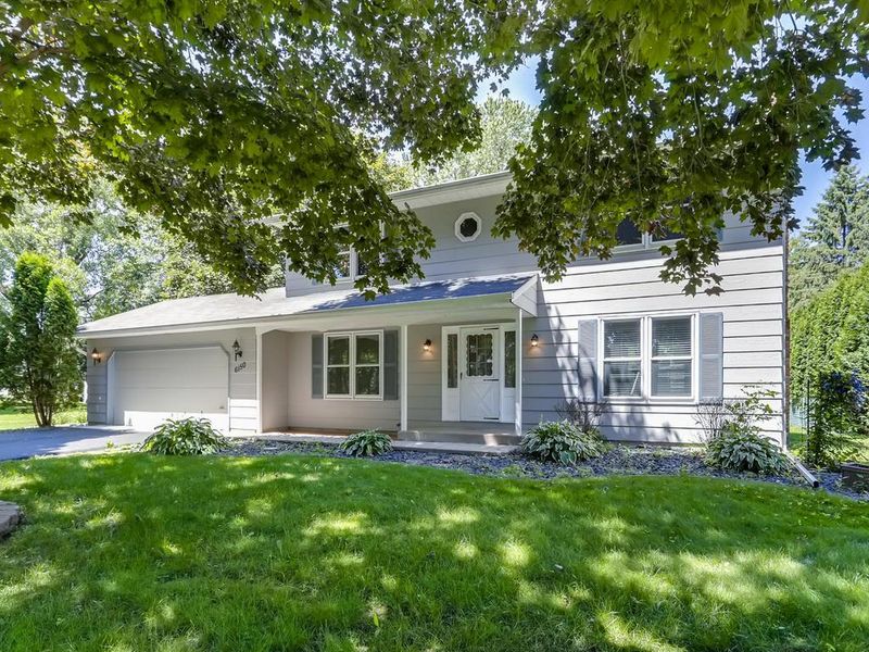 6150 Upper 44th St N, Oakdale, MN 55128