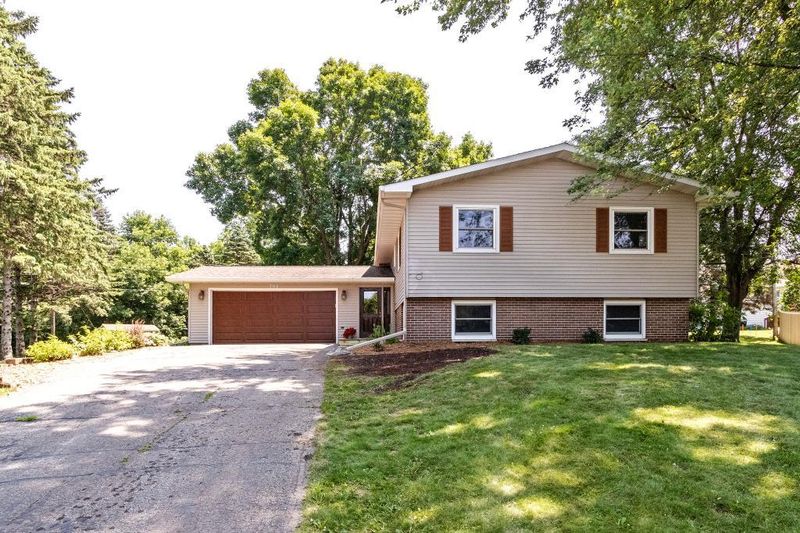 799 Pleasant Ave, Zumbrota, MN 55992