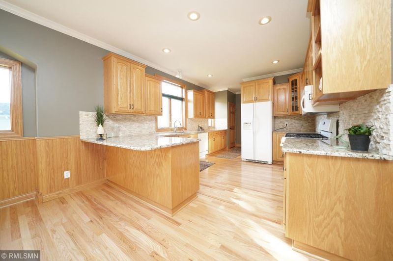 2140 Sunflower Ln, Owatonna, MN 55060