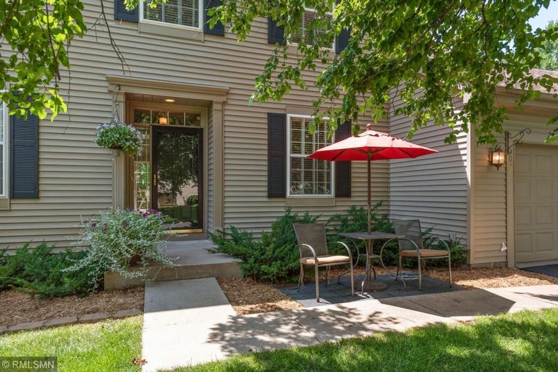 18057 Palmer Cir, Eden Prairie, MN 55347