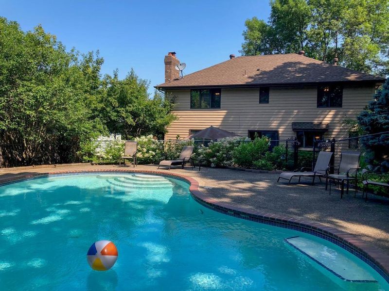 3829 Riverton Ave, Eagan, MN 55122
