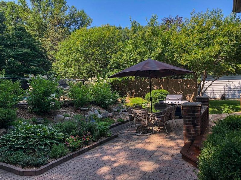 3829 Riverton Ave, Eagan, MN 55122