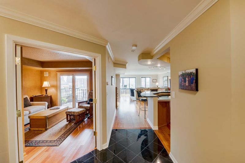 110 Bank St SE #1103, Minneapolis, MN 55414