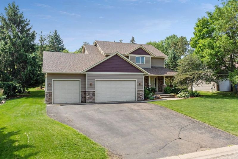 2570 Valley View Ave E, Maplewood, MN 55119