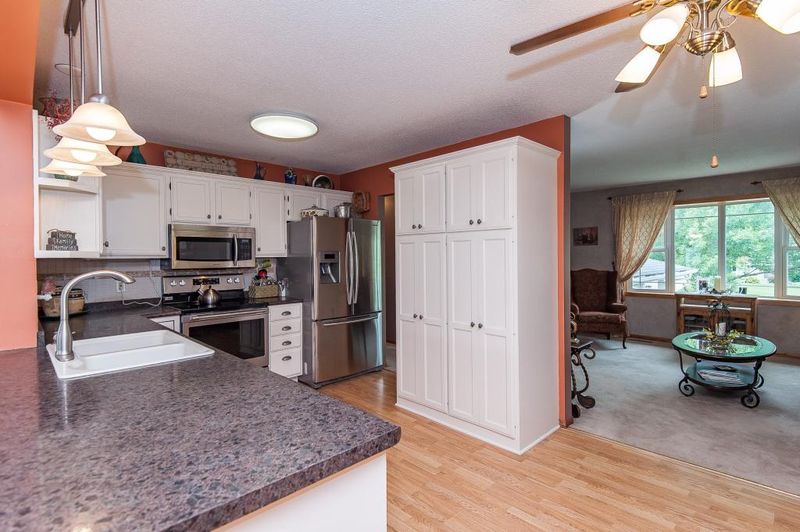 1007 8th St NW, Kasson, MN 55944