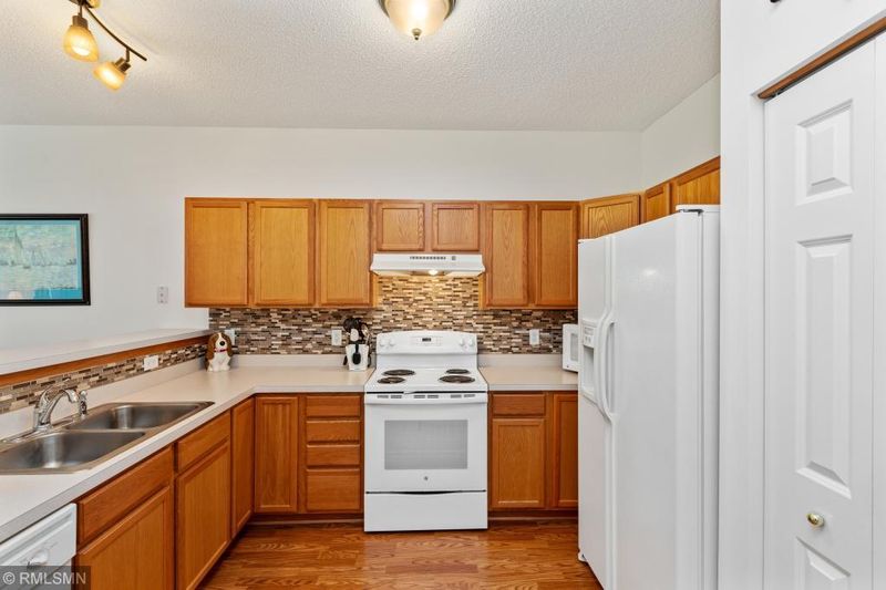 1655 Countryside Dr, Shakopee, MN 55379