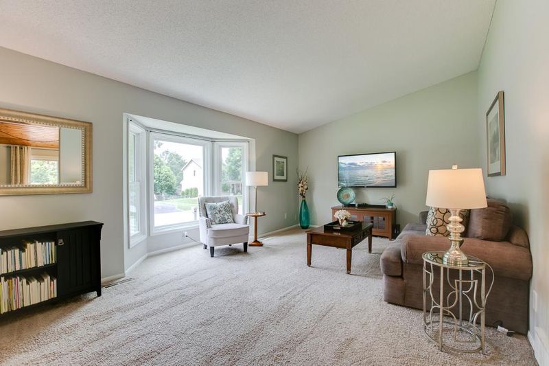 15021 Tyacke Dr, Burnsville, MN 55306
