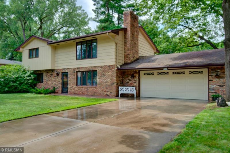 7017 Willow Ln, Brooklyn Center, MN 55430