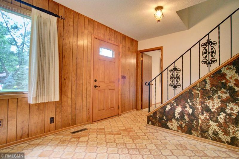 7017 Willow Ln, Brooklyn Center, MN 55430