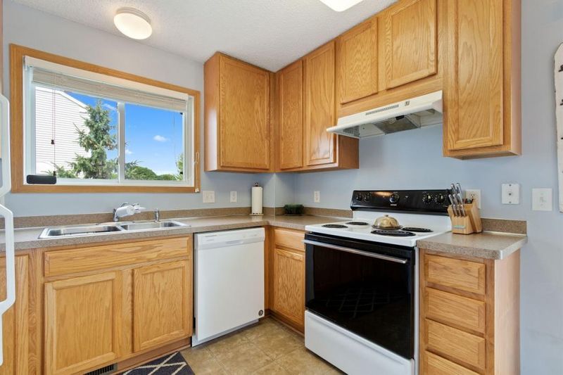4825 Elm Dr N #8, Hugo, MN 55038
