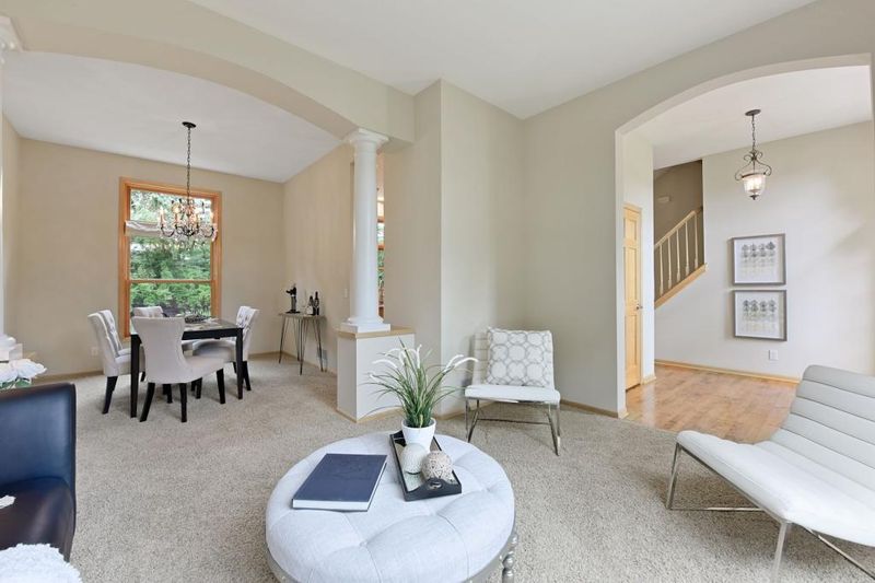 9031 Sunnyvale Dr, Chanhassen, MN 55317