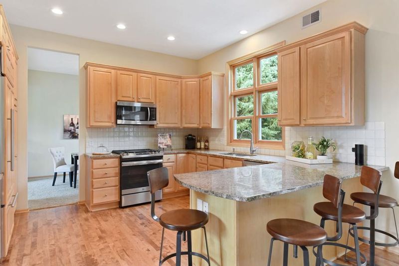 9031 Sunnyvale Dr, Chanhassen, MN 55317