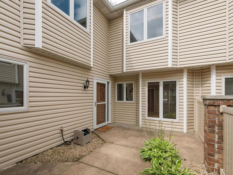 1016 Hill Ct, Shoreview, MN 55126