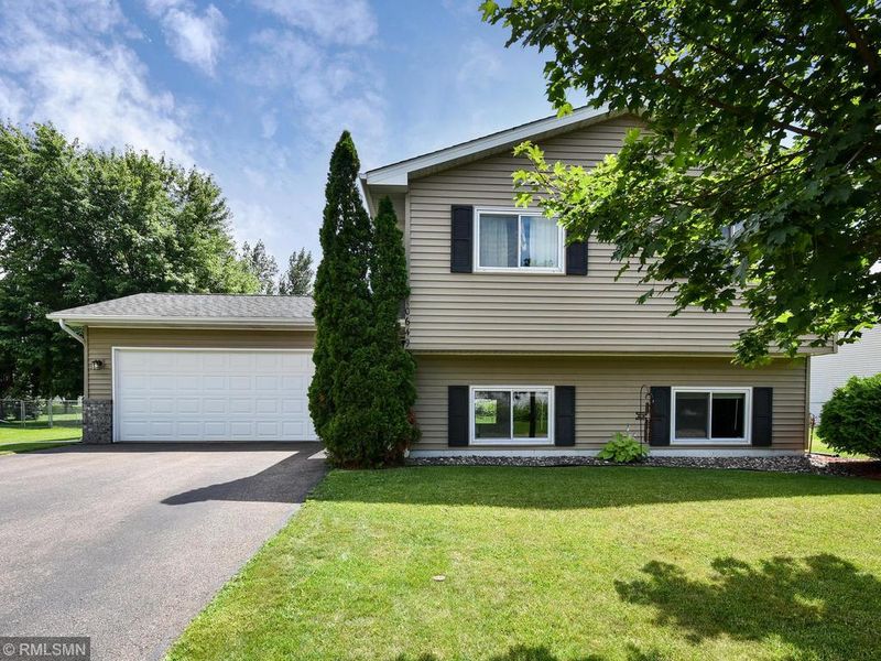 10649 61st St NE, Albertville, MN 55301