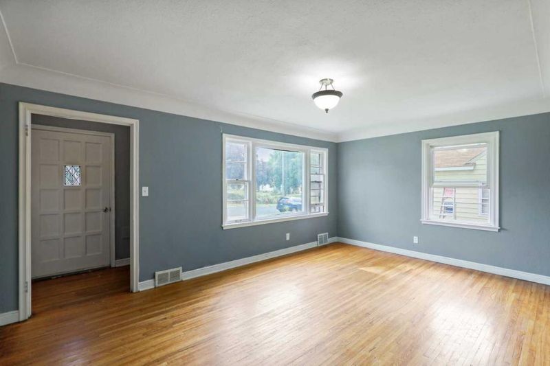 328 Bernard St W, West Saint Paul, MN 55118
