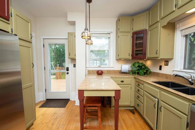 1600 Laurel Ave, Saint Paul, MN 55104