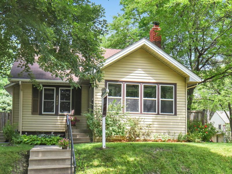 2003 James Ave, Saint Paul, MN 55105