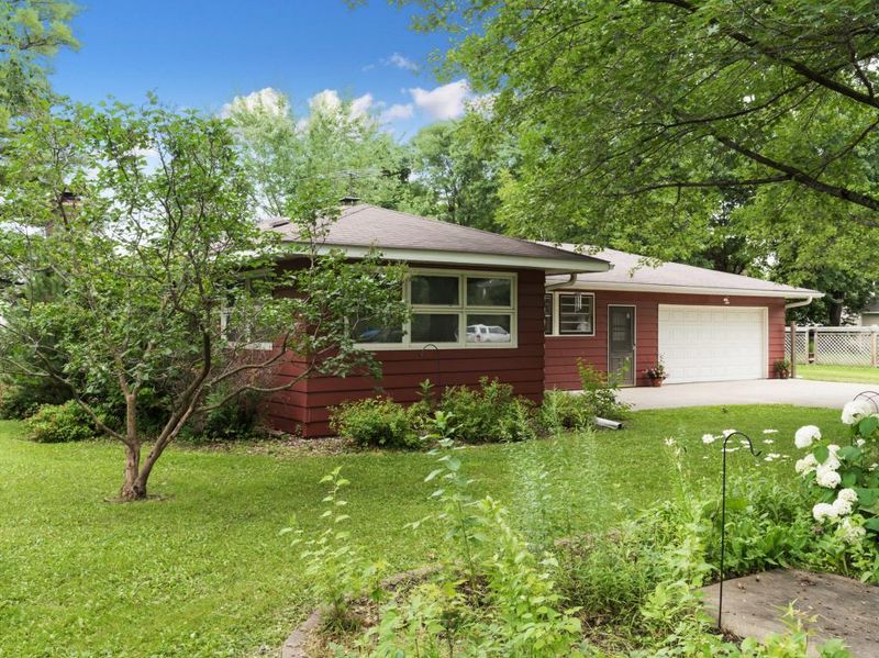 845 Holmes St S, Shakopee, MN 55379