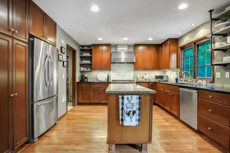 5420 Byscane Ln, Minnetonka, MN 55345