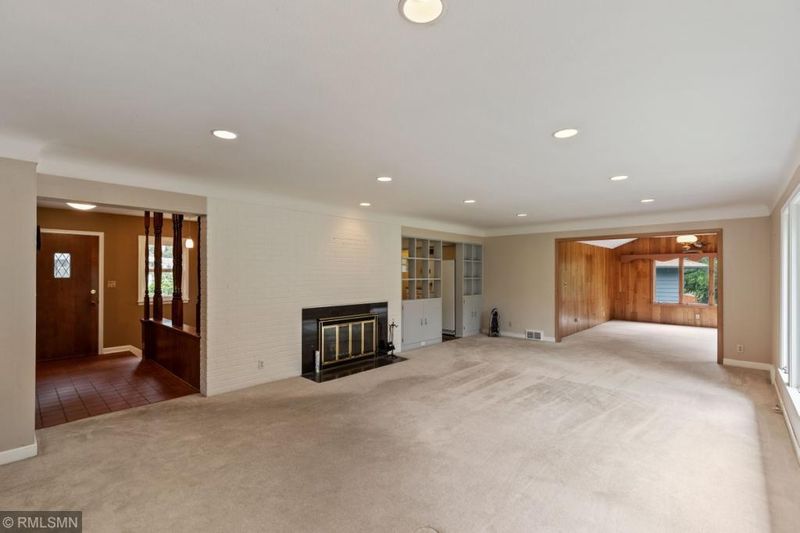 1804 Spring Valley Cir, Golden Valley, MN 55422