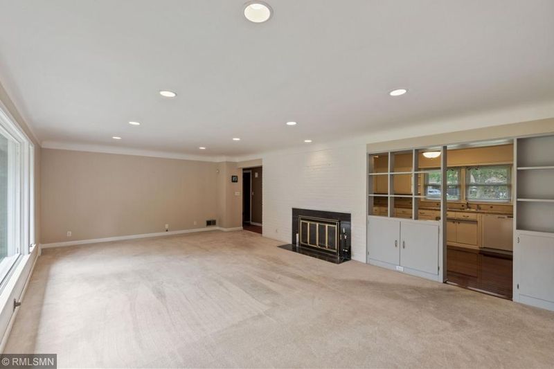 1804 Spring Valley Cir, Golden Valley, MN 55422