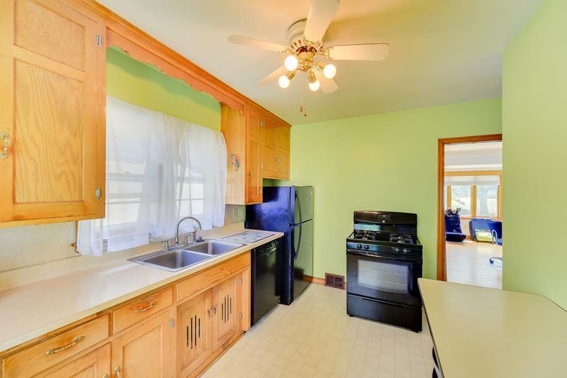 1765 6th St E, Saint Paul, MN 55106