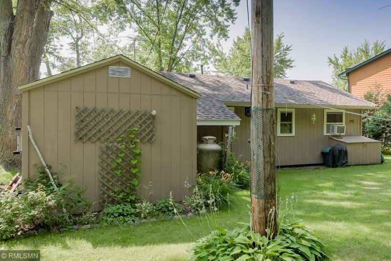 7252 Green Lake Shore Dr, Princeton, MN 55371