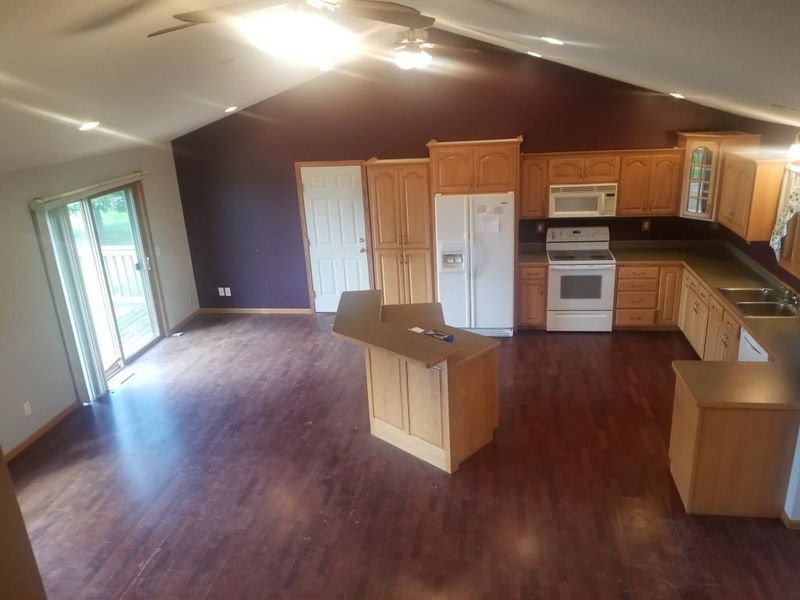 38610 Pine Ave, Center City, MN 55012