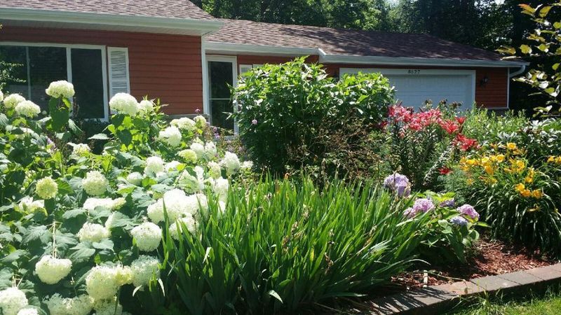 8627 Crest Rd, Bloomington, MN 55425