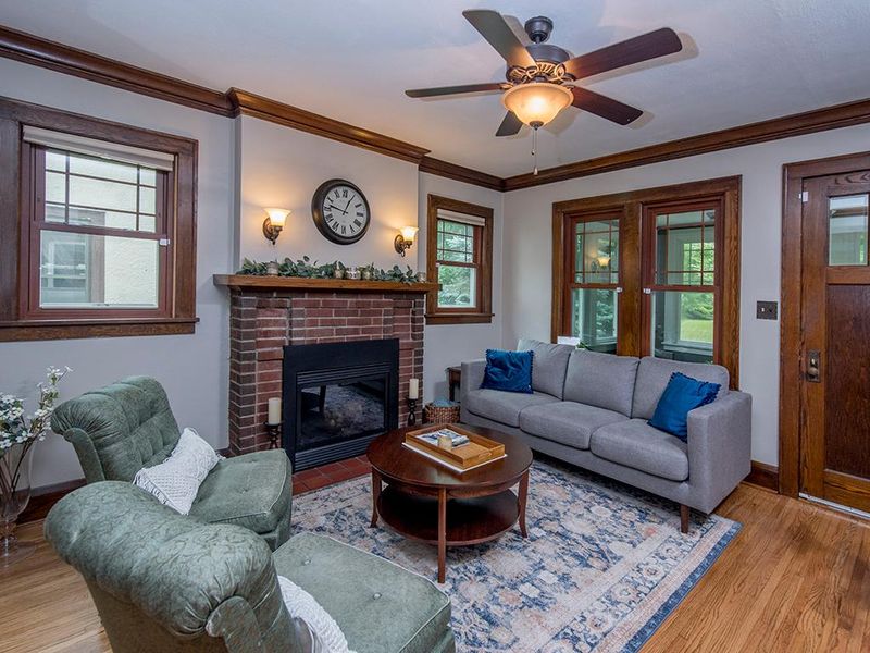 1253 Stanford Ave, Saint Paul, MN 55105
