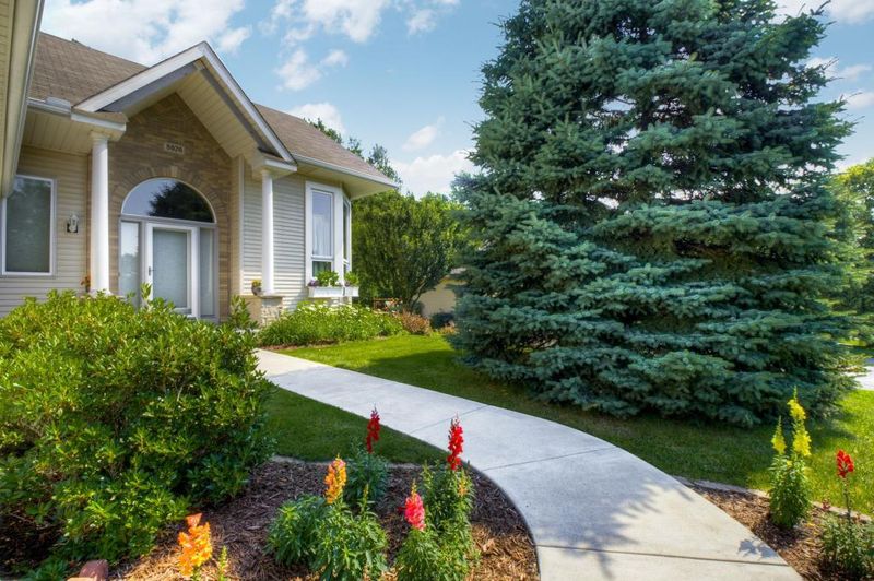 8026 Boulder Ridge Rd, Woodbury, MN 55125