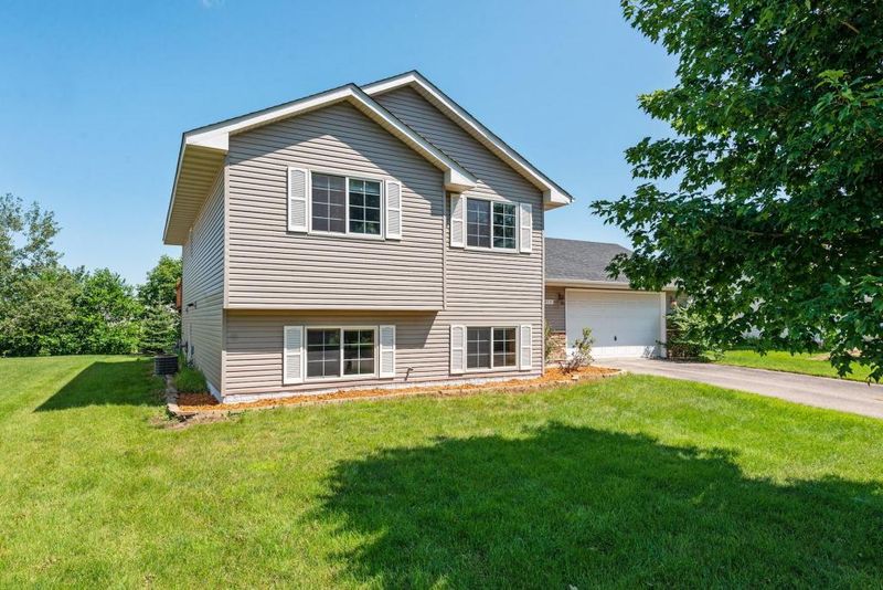 910 James St, Prescott, WI 54021