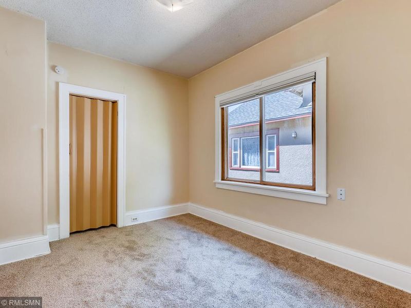 709 22nd Ave NE, Minneapolis, MN 55418